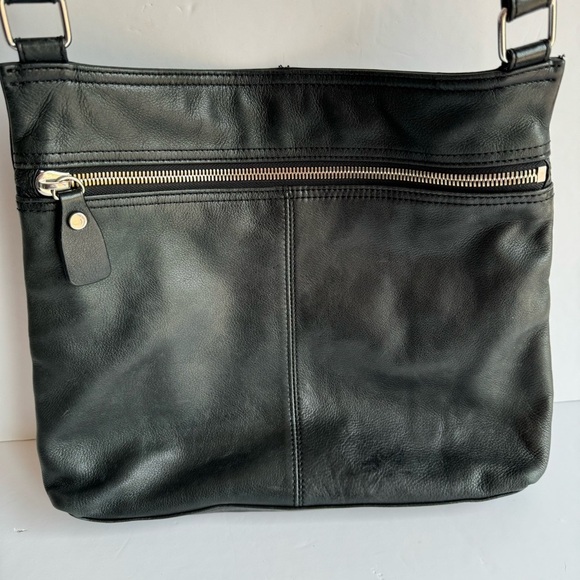 Margot Elegant Black Leather Crossbody Bag - Picture 2 of 7